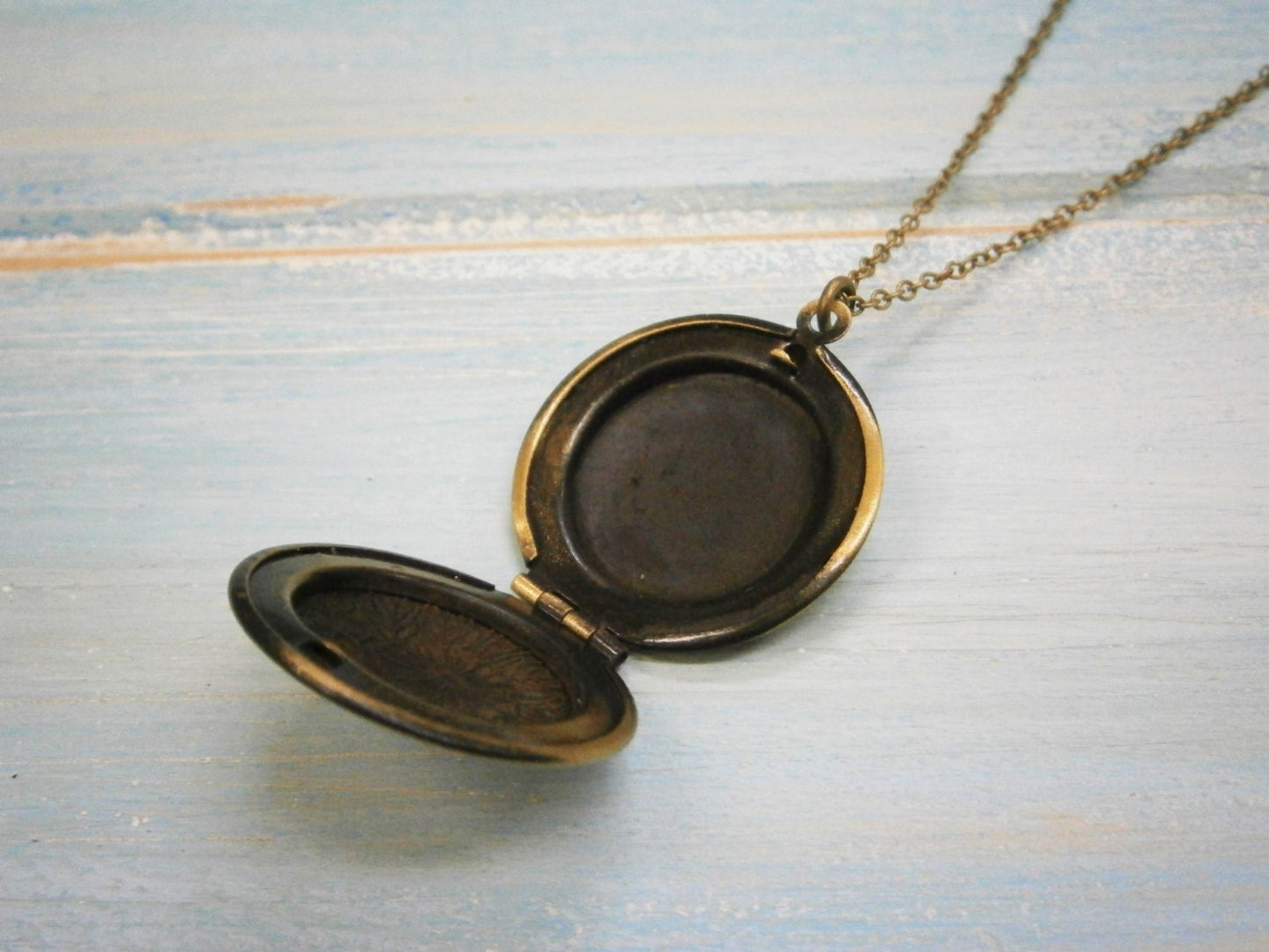Floral Round Locket Necklace/Antique Bronze Photo Locket Necklace/Vintage Style/Shabby Chic Necklace/Boho Chic Necklace/Locket Necklace