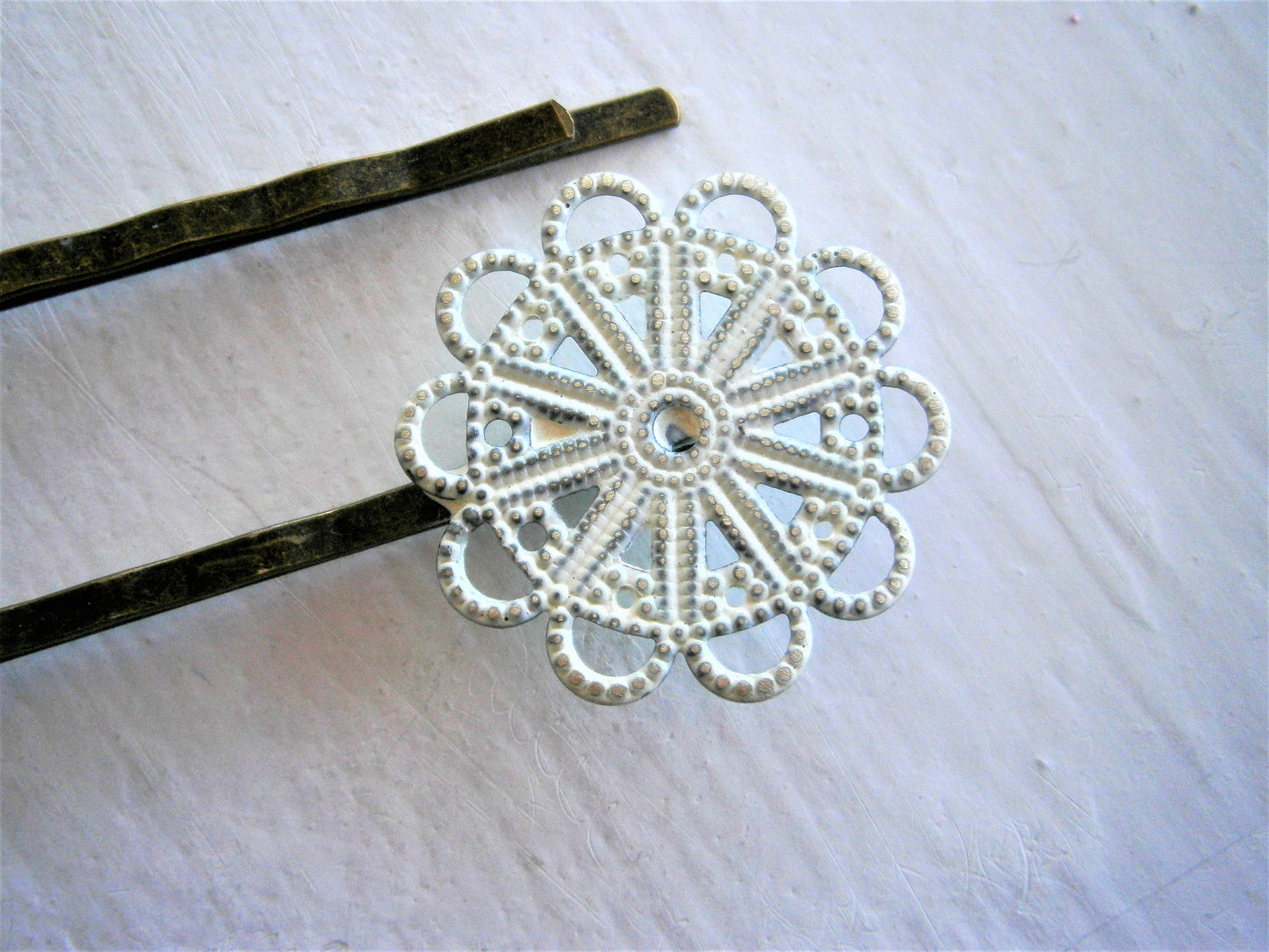 Cream Patina Large Filigree Daisy Antique Bronze Bobby Pins Set of 2/Hair Clips/Bohemian Hair Clips/Shabby Chic Hair Clips/Rustic Wedding