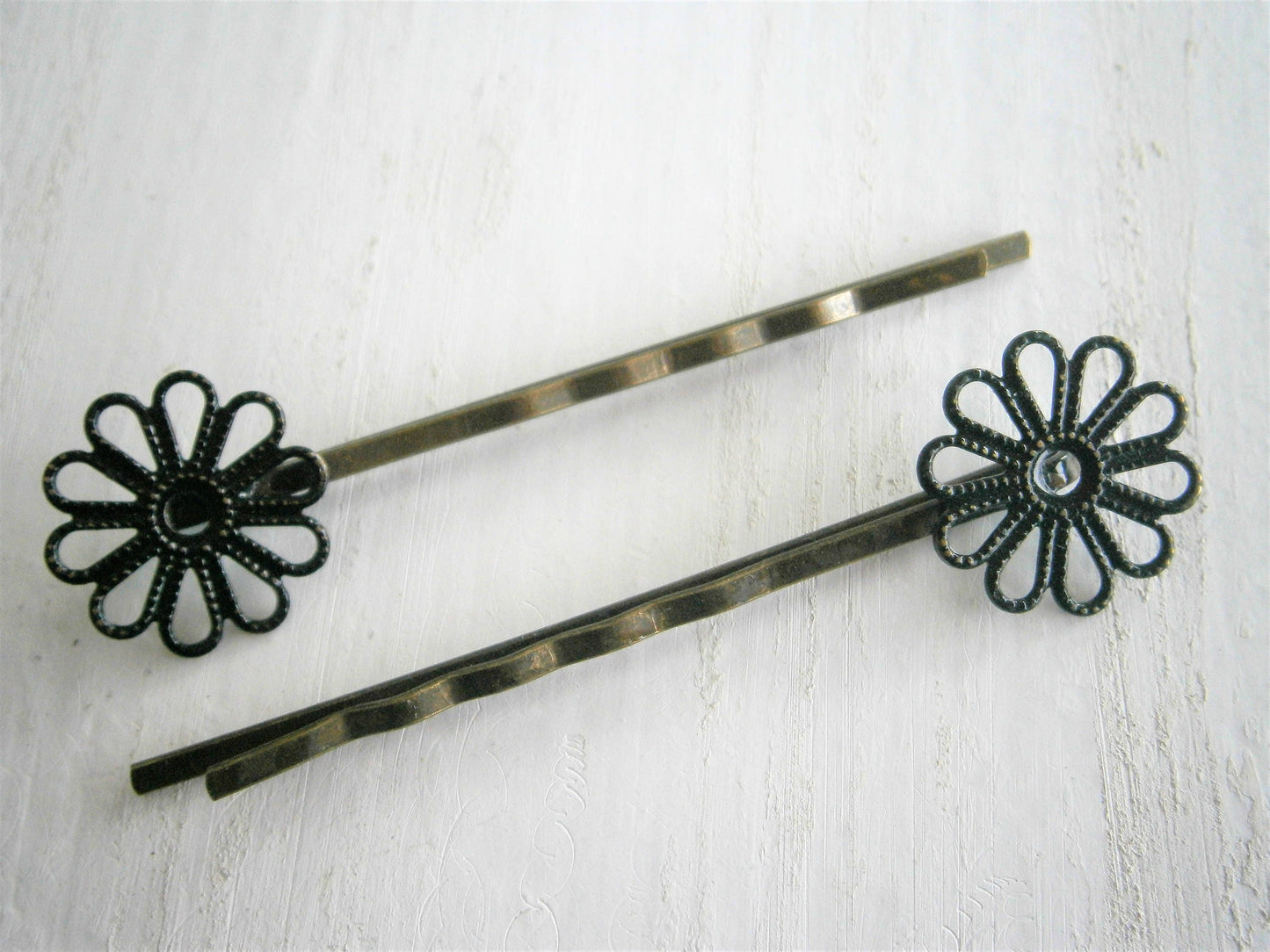 Black Daisy Filigree Patina Antique Bronze Bobby Pins Set of Two/Hair Clips/Bohemian Hair Clips/Shabby Chic Hair Clips/Bobby Pins