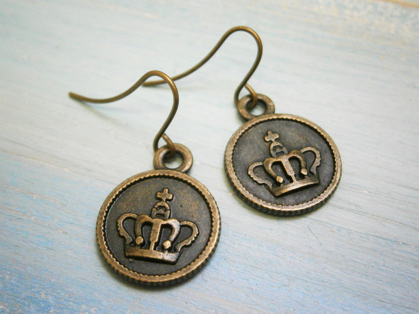 Antique Bronze Small Crown Disc Charm Dangle Earrings/Boho Earrings/Crown Earrings/Royal Earrings/Dangle Earrings/Dainty Earrings