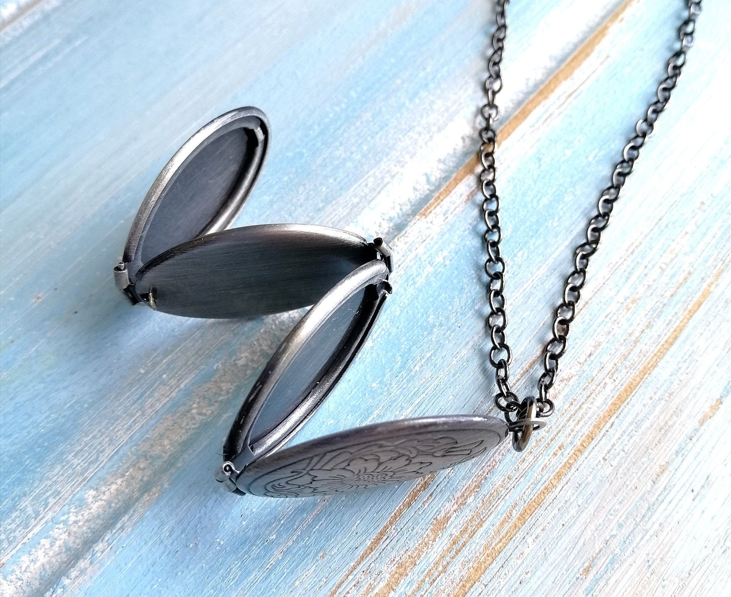 Floral Oval Locket Necklace/Antique Silver Photo Locket Necklace/Vintage Style/Multiple Photo Locket Necklace/Boho Necklace/Locket Necklace