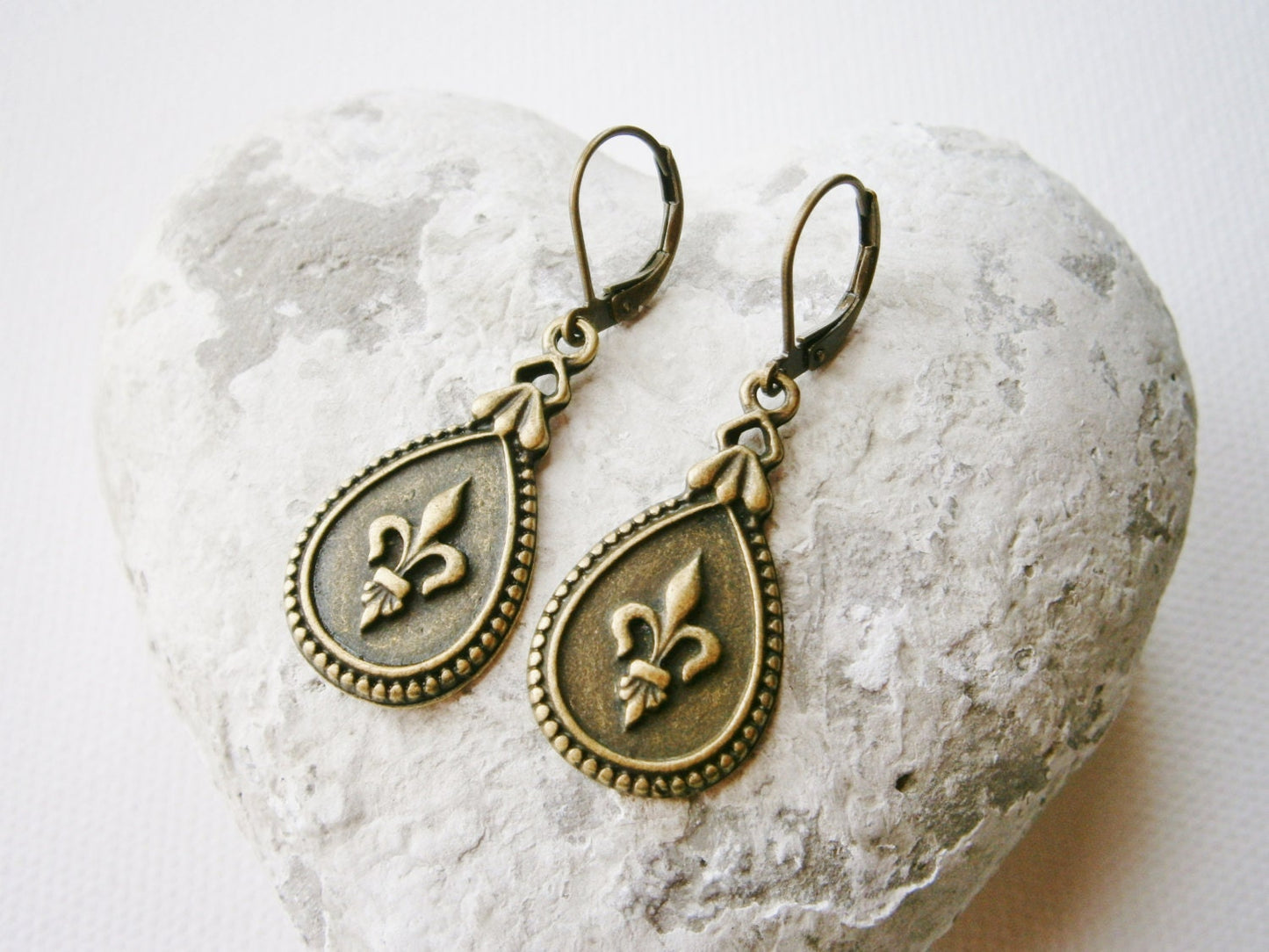 Antique Bronze Fleur de Lis Tear Drop Pendant Dangle Earrings/Boho Earrings/Paris Earrings/Victorian Style Earrings/ Shabby Chic Earrings