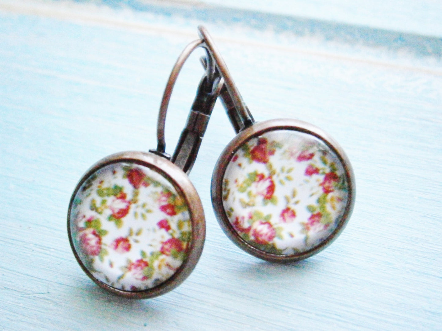 Vintage Floral Rose Pattern Earrings/White Floral Earrings/Dangle Earrings/White Earrings/Glass Dome Earrings/ Flower Earrings/Bridesmaids Gifts