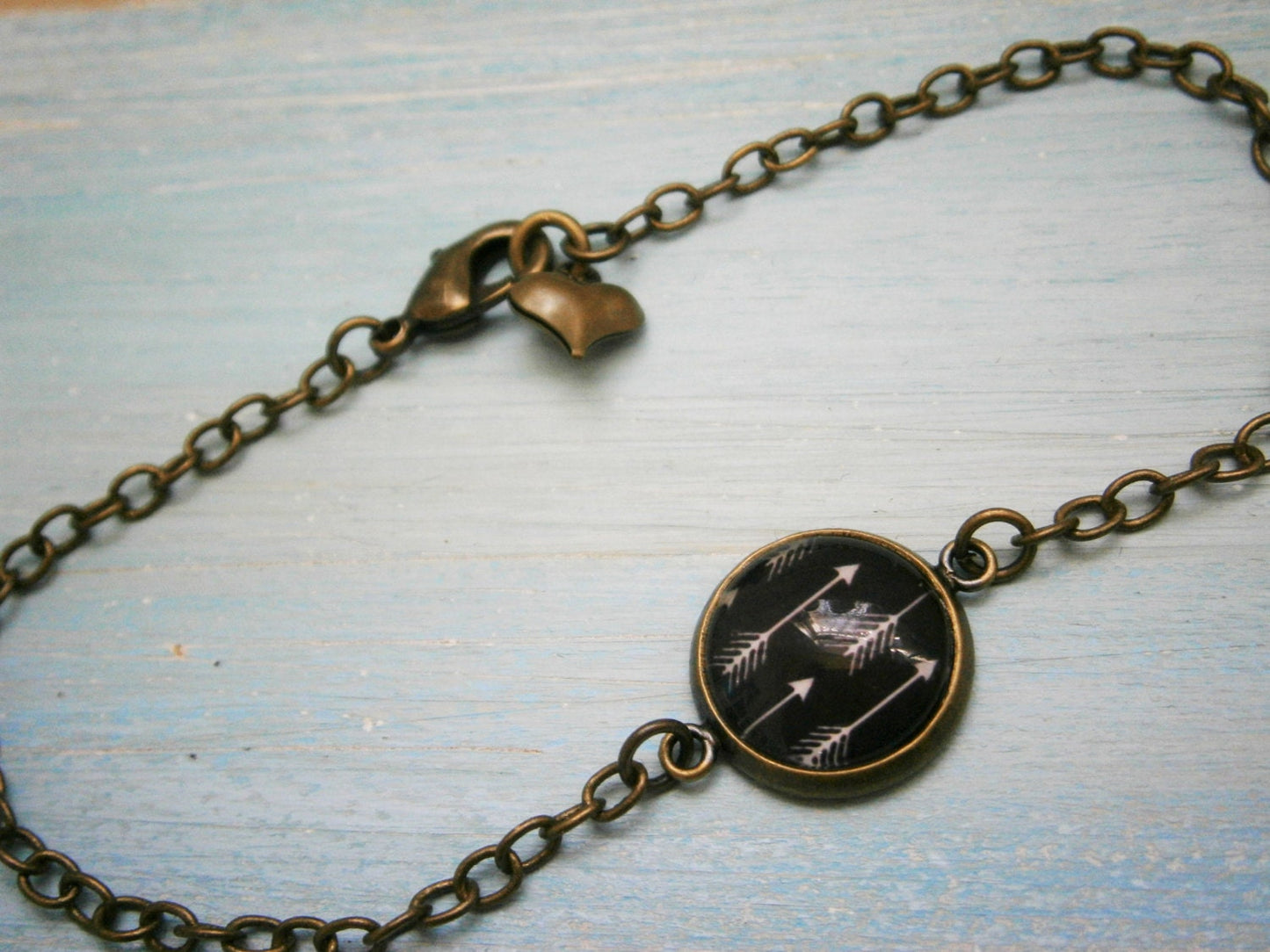Black & White Arrow Antique Bronze Glass Dome Charm Bracelet/Boho Bracelet/Arrow Bracelet/Woodland Jewelry/Glass Dome Jewellery/Boho Jewelry