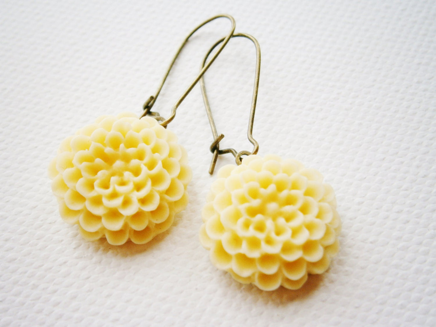 Pale Lemon Resin 19mm Chrysanthemum on 24mm Antique Bronze Kidney Wire Earring Hooks/Dangle Earrings/Boho Earrings