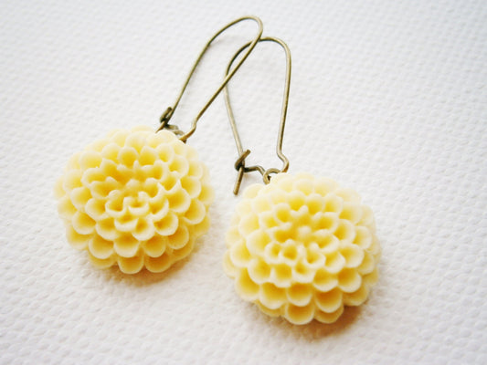 Pale Lemon Resin 19mm Chrysanthemum on 24mm Antique Bronze Kidney Wire Earring Hooks/Dangle Earrings/Boho Earrings