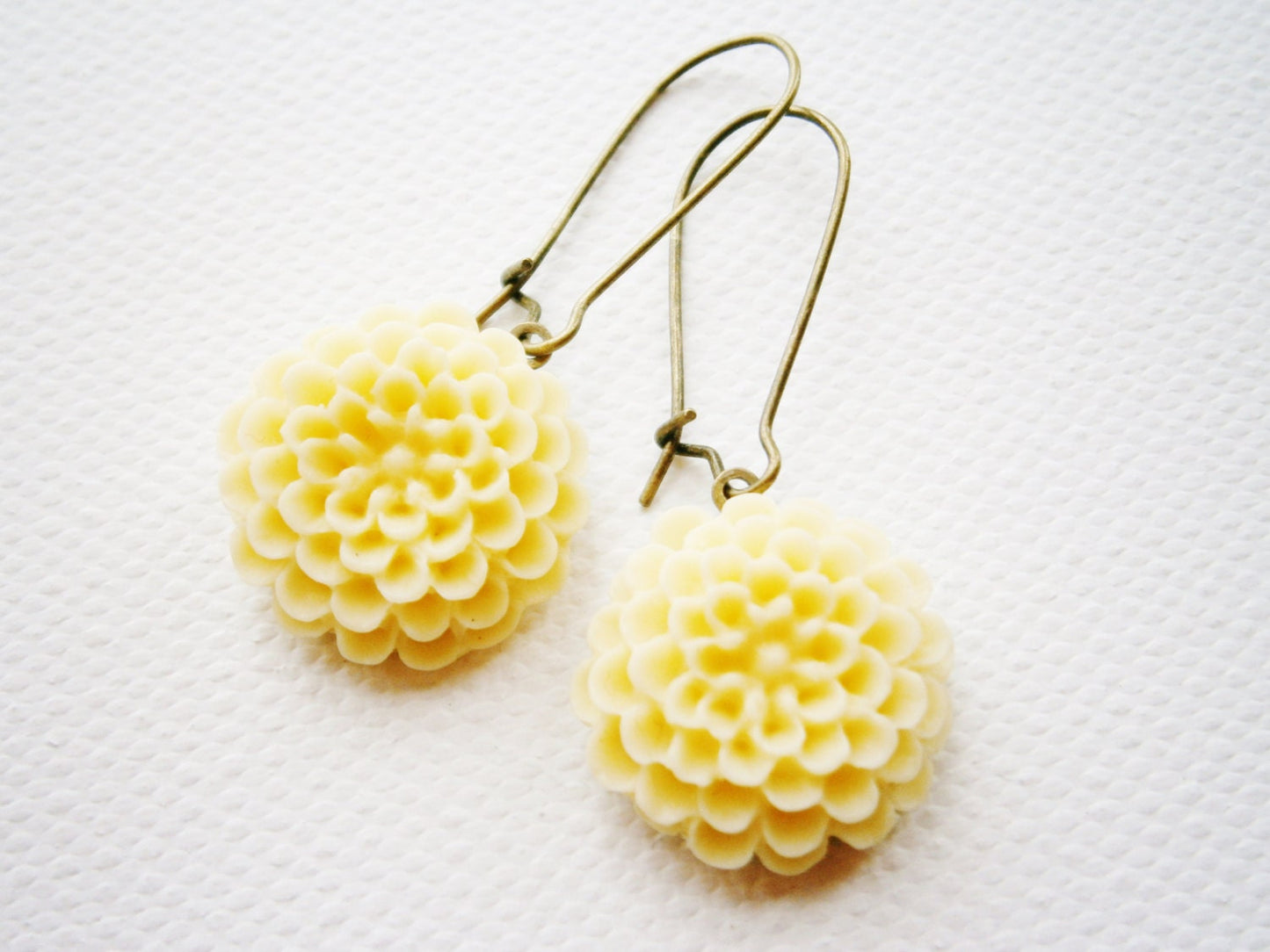 Pale Lemon Resin 19mm Chrysanthemum on 24mm Antique Bronze Kidney Wire Earring Hooks/Dangle Earrings/Boho Earrings